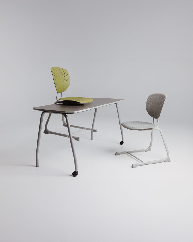 bodyfurn-flex-sled-chairs-with-table