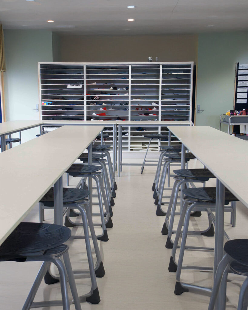 lab-bench-in-art-room