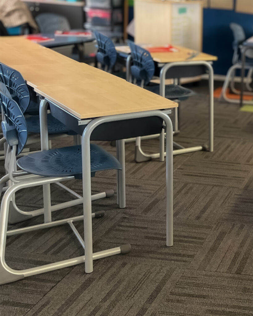 odyssey-single-tote-desk-affinity-maple-in-classroom