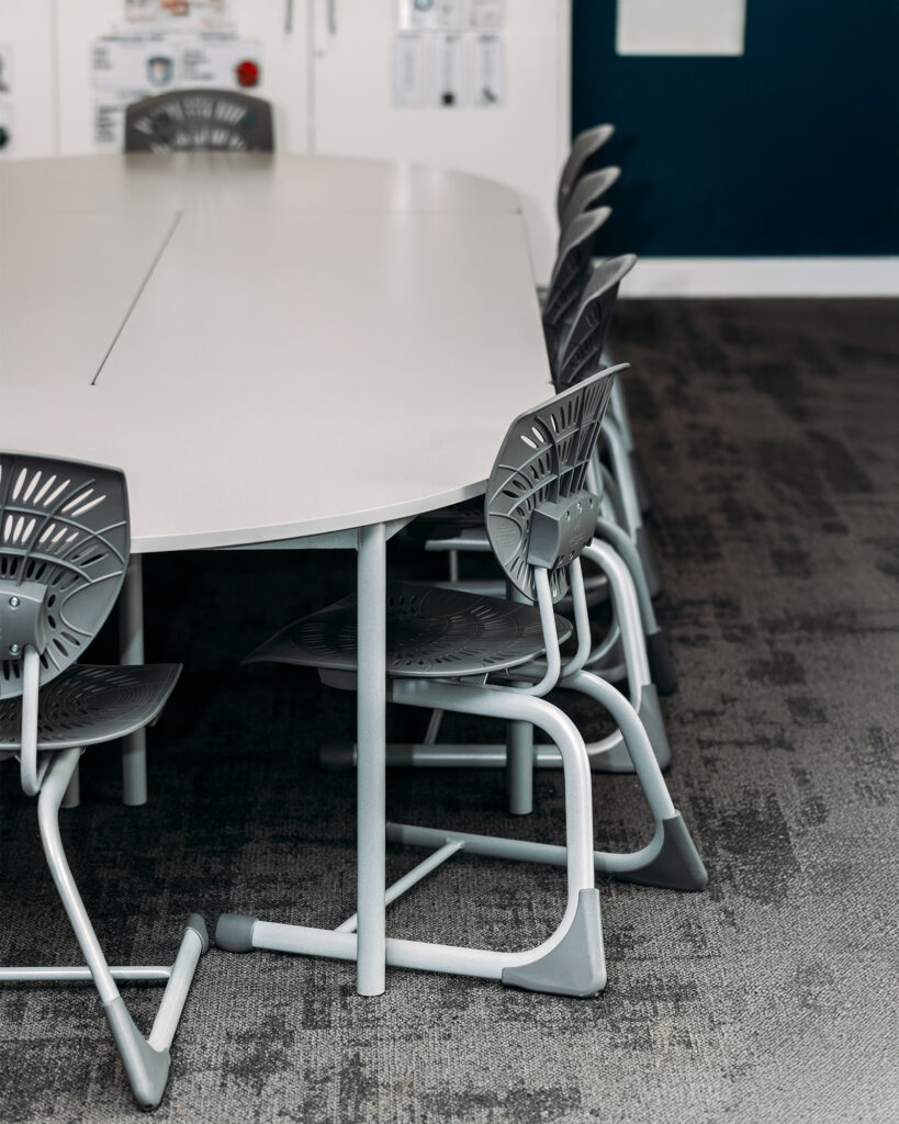d-tables-bodyfurn-sled-classroom