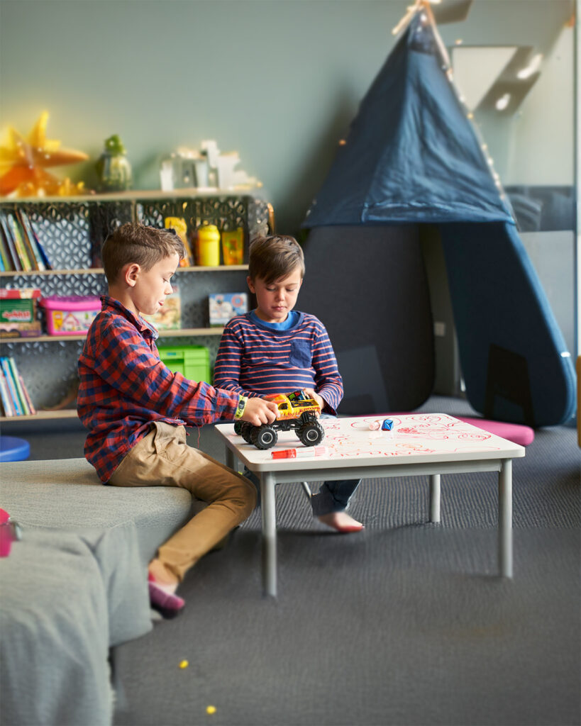 furnware-square-table-collaborative-learning-space
